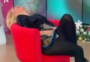 evans_223465849's tweet photo. masturbating #elenimenegaki #giggling #masturbating http://t.co/HKAzYItko9 http://t.co/cAncfchx7g