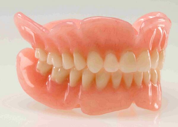 DENTISTwit's tweet photo. Gigi palsu terdiri dari 2 jenis, ada gigi palsu yang lepasan &amp; ada yang tidak bisa dilepas (gigi cekat). http://t.co/l65A6jEHe5