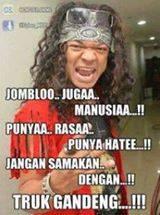 krisragil's tweet photo. wadefak "@ricky4official: @krisragil @AlbertoRomario RT@MetroTipi: FOTO: Jomblo. http://t.co/0JzylrAjeG | @AkunSelebtweet""