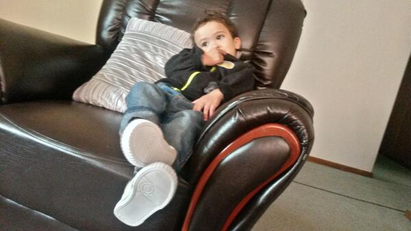 djice9two5's tweet photo. Sittin like a boss love u big boy mwa Enchano Solomons CW youngstarr http://t.co/u4qX08TaCw