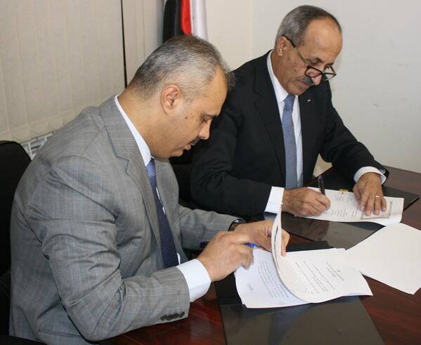 ArabBankGroup's tweet image. البنك العربي والمجلس الأعلى للمرور يطلقان حملة السلامة المرورية  #Palestine #Paltweets  bit.ly/1knGKJA
