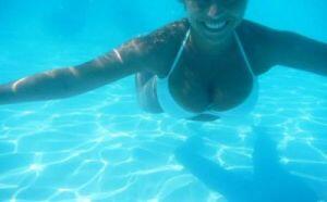 dkhernandezh_us's tweet photo. water #bikini #underwater #smiling #cleavage #nicerack #water http://t.co/mErysC12gH http://t.co/YziXCb3LfM