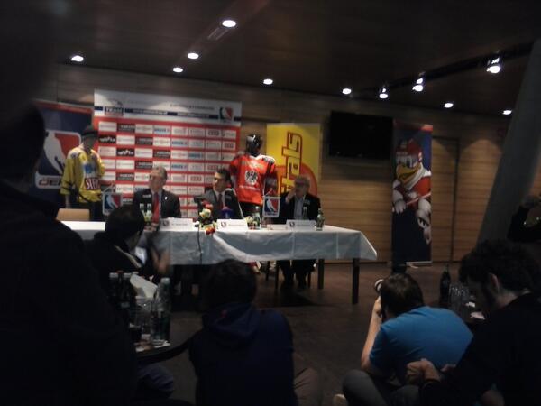 Im Rahmen einer Pressekonferenz wurde der 33-Mann-Kader für Sochi vorgestellt – Foto: © Sportreport Sochi, Sotschi, ÖEHV, Viveiros