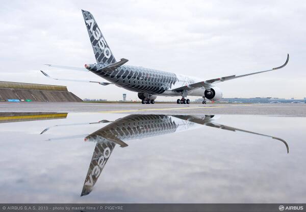 Airbus's tweet image. Double Vision #A350 XWB