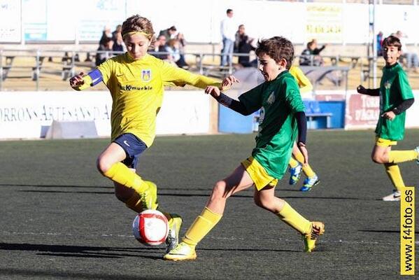 uecastelldefels's tweet photo. Avui 7 de gener, retorn entrenaments Futbol Base @uecastelldefels, #65aniversari a http://t.co/E34ZTxSFLn http://t.co/tQg46oTTaS