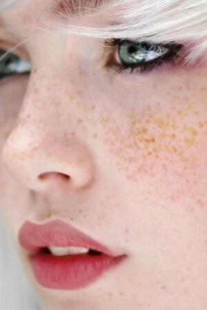 ichikawa_041759's tweet photo. aphrobeauty #freckles #aphrobeauty #devonjade http://t.co/Njp42BUdaR http://t.co/bD8bgq5DNc