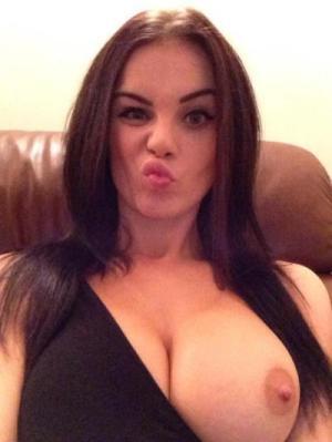ishikawa_212622's tweet photo. devausguyfav2 #devagbigbreasts #devaghumor #devagbeautiful #onetitout #devagfakebreasts http://t.co/g9LHVDTjW6 http://t.co/XCfqusKYwk