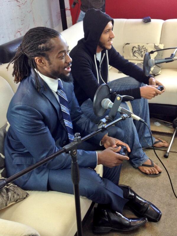 HenryMJacob's tweet photo. @TrueKofi showing @Zpadnet how it's done on #WWE2K14 in Riyadh this morning #WWERiyadh @WWE2K14_ @WWE #laddermatch http://t.co/CjzHZ85xA0