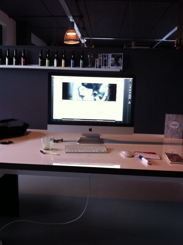 hellofoundation's tweet photo. Werkplek voor bestuur ingericht. Hello 2014! http://t.co/VPeZrgd1ff