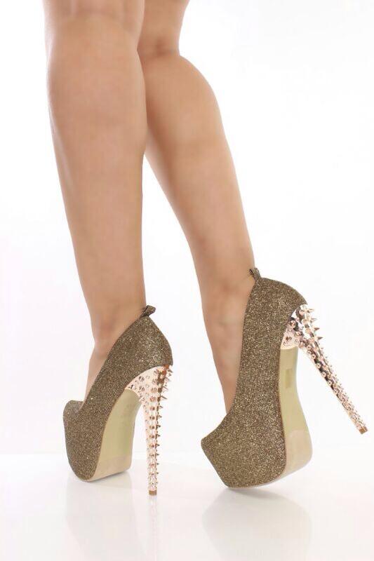 adictasaltacon's tweet photo. Zapatos golden con tacon de espiga, en REBAJAS, entra ya a http://t.co/TjHqOIp5mY http://t.co/i45UI40lNp