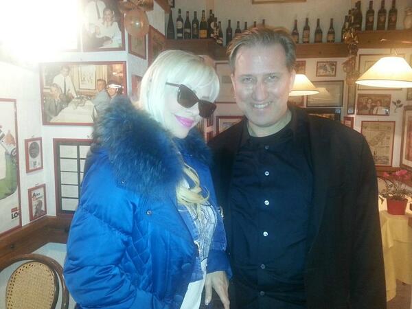 ILONA STALLER E MARK KOSTABI