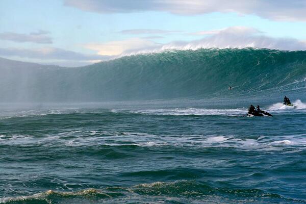 J_Vinnie's tweet photo. @L_jip is this you at sand tracks? RT @waterinstinct1: Another angle #OMG #FAT #Belharra #Paddling http://t.co/Ilgat4hKWe