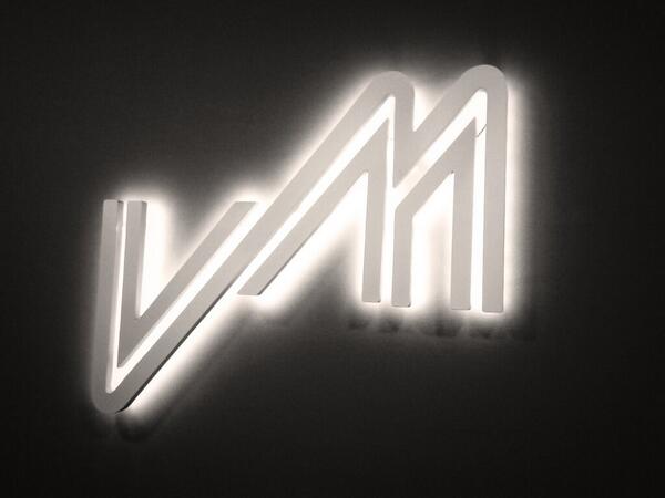 AdrianLuna_6's tweet photo. Bueno pues ya estamos en @VELAMARMUSIC  esperando a mis chavales . Espero que no tarden @Macuendi http://t.co/cBBDoPTCKv