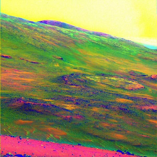 OmalleyPeterkki's tweet photo. 10 years of wonderful Mars art from the Spirit and Opportunity rovers http://t.co/4hAaSTxWhf http://t.co/P9VsltPNI7
