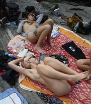 mooret_35001563's tweet photo. sunbathing #sunbathing http://t.co/oGpuN0H8vv http://t.co/UAxanWoQLY