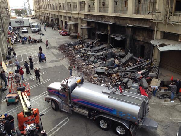 6x11 "UNDER FIRE" Post-ep Tweets & BTS pics BdZZQ5VCEAAaVNH