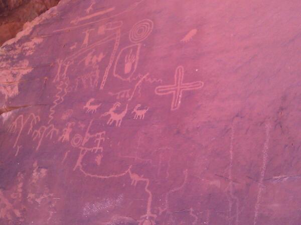 Vegas's tweet photo. So, apparently it's Old Rock Day. Here are some petroglyphs on a very old rock from Valley of Fire. Enjoy! #HugARock http://t.co/mwoJeuJNaD