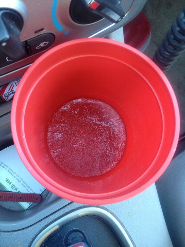 annaburks_'s tweet image. Left some water in the car....#itscoldpeople #solidice