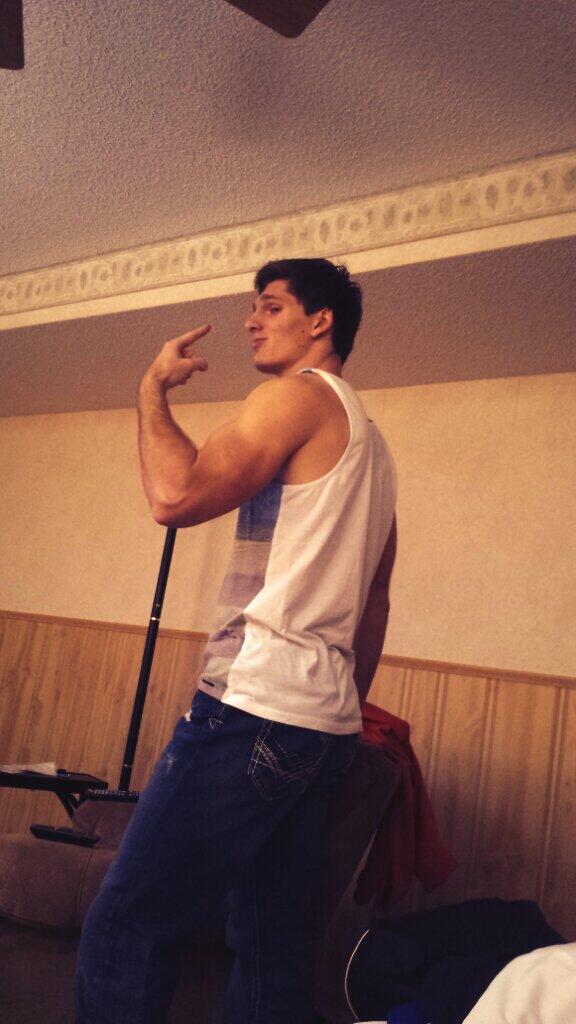 CodyAnde21's tweet image. Even in negative degree weather @kosko_andrew still rocks a tank #TankTuesday #ToolTimeTuesday