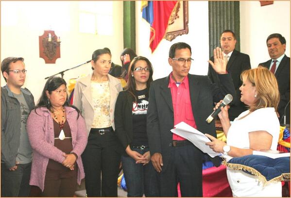 ClemMerida's tweet photo. Juramentado el Leg @AlexiRodriguezM como Presidente del CLEM para el Periodo Legislativo 2014. #Mérida http://t.co/OZHRW40QiL