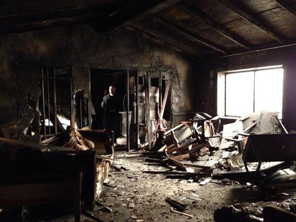 6x11 "UNDER FIRE" Post-ep Tweets & BTS pics - Page 2 BdZnJzdCYAAADbk