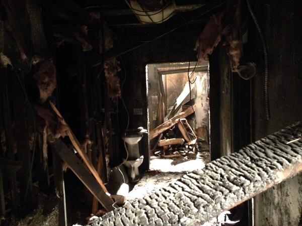 6x11 "UNDER FIRE" Post-ep Tweets & BTS pics - Page 2 BdZnXttCAAACN-Z