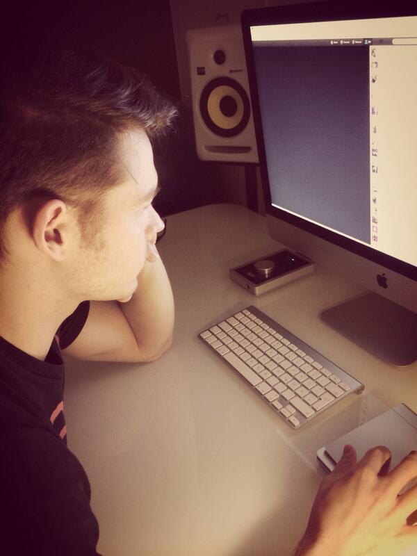 BdZs0YECIAAlPsj.jpg (600×800)