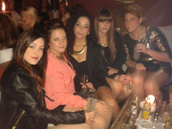 claudita931's tweet photo. Las guapas jaja @Rorrii20 @noeliagil4 @chatii2191 @Fany266 http://t.co/9bVxxcViBm