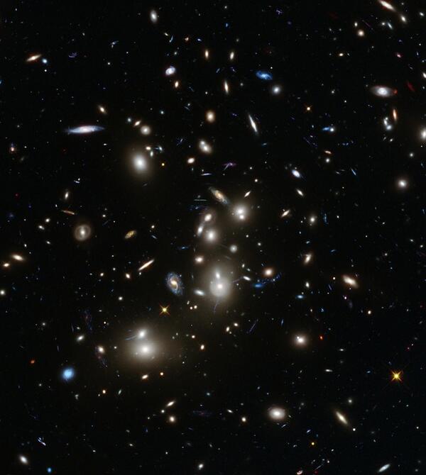WIREDScience's tweet photo. RT @wiredspacephoto: Hubble zooms and enhances to see even more galaxies http://t.co/KWMW76pwCy http://t.co/u65naT0OrX