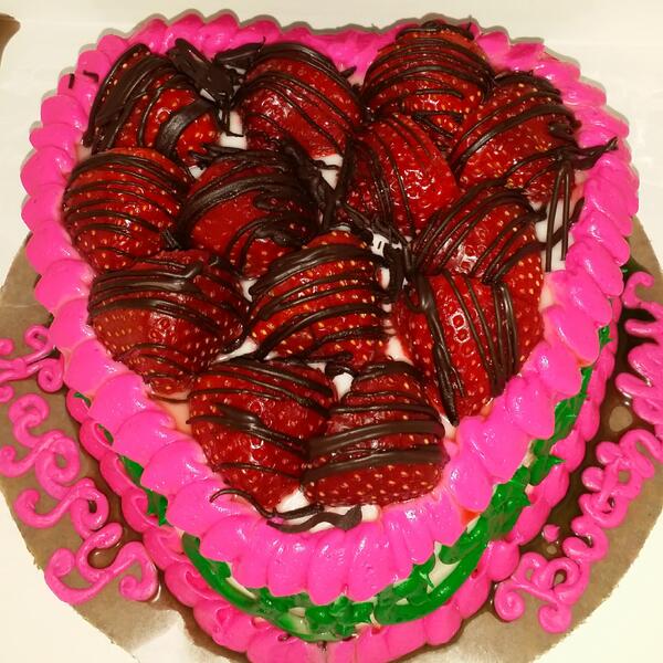 Mspooh114's tweet photo. Birthday cake http://t.co/7NVWezsUNf