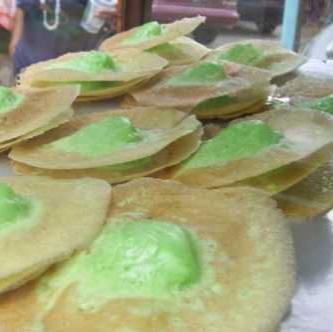 Nih die kue tete tetean. Kira kira ada gak yeh kue tete beneran. Hahahhaha