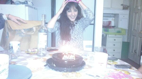 letimorato's tweet photo. Por tercera vez celebrando el cumpleaños.. Tarta, regalos y ellas :))!!!! #Porto http://t.co/1FL3QyLTib