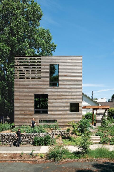 These Portlandians maximize every inch of their 704-square-foot house bit.ly/1cXdjbq <a href="/dwell/">dwell</a>