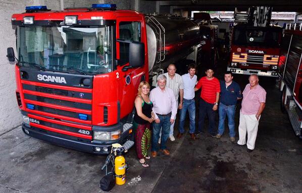 JuanFAndreotti's tweet photo. #SanFeranando | Nueva unidad cisterna para los bomberos voluntarios 
http://t.co/vjNXw540sV http://t.co/ObNC7HqowA