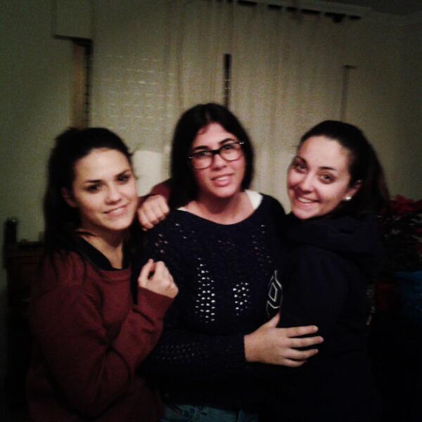 MarinaPoyatos's tweet photo. Buen viaje @Ariadna_Che !! Te echaremos muuucho de menos  preciosa♥♥♥ http://t.co/x1lVi69L1N
