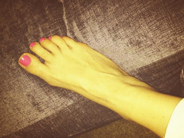 SexymilfMilf's tweet photo. What do you think to this colour ready for Saturday night#funandgames xxxxx http://t.co/t9Y2B81SrT