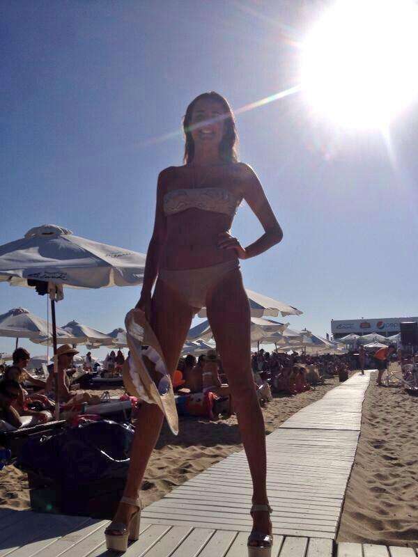 La escultural Celina Kogan en desfile Mastercard #Punta #masterBEACH <a href="/celikosaf/">celikosaf</a>