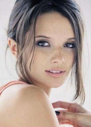 ditaylorp_id_73's tweet photo. face #sexybabe #portrait #alicegreczyn #beautiful #sexy #brunette #face #freckles #eyes http://t.co/azgDHdneNM http://t.co/SU6m5zOuzT