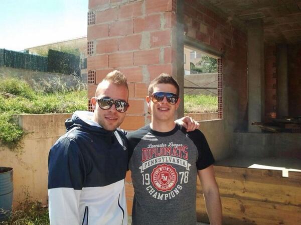 pabloo_1993's tweet photo. Felicitaar a un grandeee comooo persoonaa y amigooo felicidaadess broooo:))) http://t.co/dllPN09Fub