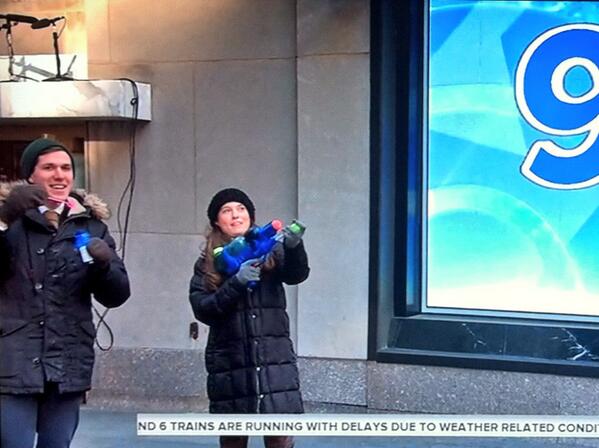 alexontheplaza's tweet image. @bschreibs and I playing with water guns and bubbles on @klgandhoda this morning! #TODAYcold