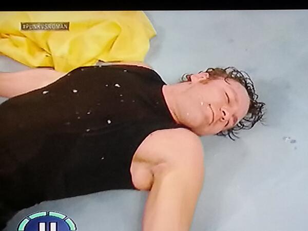 Winter_Phoenix8's tweet image. That is what #FanBoyHeaven looks like. #BlessHisLittleCottonSocks ;) :P #DeanAmbrose #JakeTheSnake #OldSchoolRaw