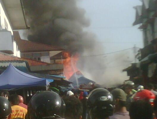 RT <a href="/endul16/">Sipriana Endu</a>: <a href="/anggi_stefani/">TepaAnggie</a> <a href="/ria_kliman/">Maria Hartani Kliman</a>  Kebakaran di pasar sambas <a href="/InfoSambas/">Info Sambas</a>