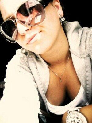 28wrighta_ab_63's tweet photo. downblouse #downblouse http://t.co/Gr8Js6vPnD http://t.co/ukxHFCDZsO