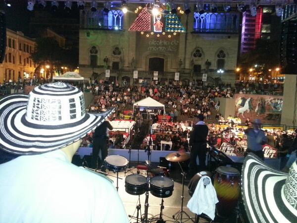 sonverde's tweet photo. Se vino @sonverde #FeriasdeManizalez @eltiqueterl @Valledupar @MaoMarco http://t.co/Co0ZGZZR6E