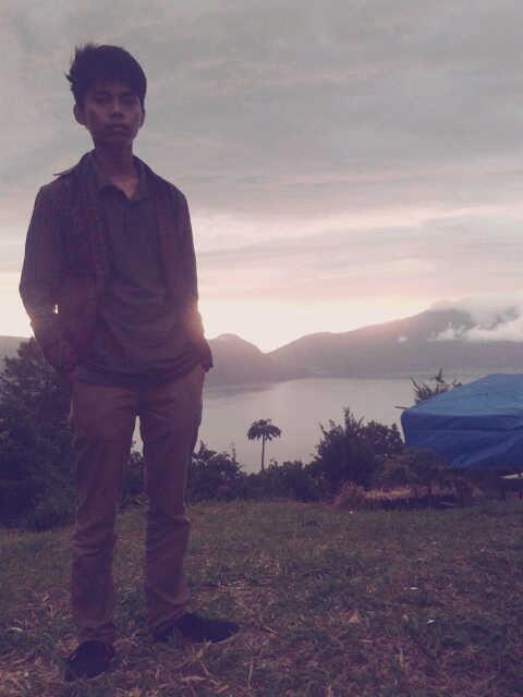 haluanharian's tweet photo. #DanauManinjau #Kabut #Sunset #AmbunPagi #RealBackground http://t.co/y7XAjJ633B Foto : @zhavhi_chaniago