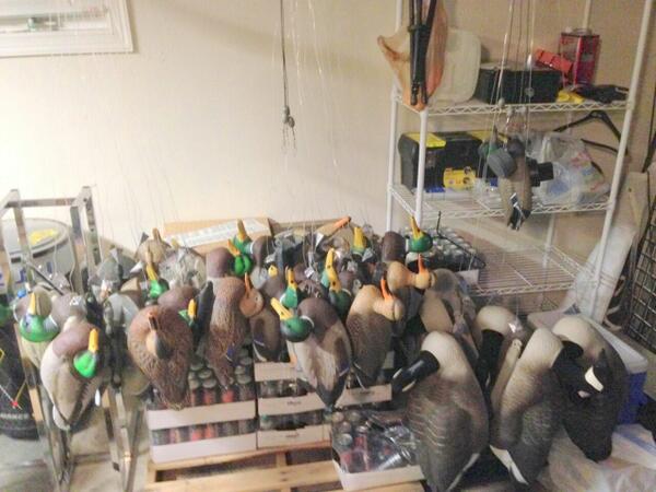 Topcaliberoutdo's tweet photo. Team member @anutterTCO can't walk pass a sale #decoys #duckhunting #goosehunting http://t.co/jg0k428ned