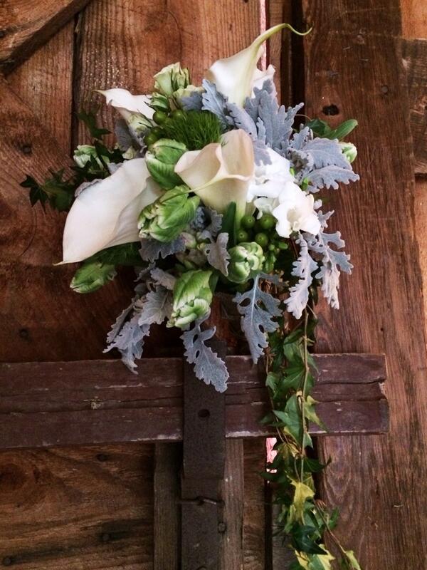 LizFoxDesigns's tweet photo. The bride's bouquet - calla lilies, tulips, freesia, and dusty miller. #FloralDesign #wedding http://t.co/2RHnICtBjr