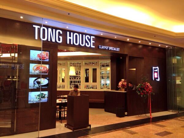 TongHouseResto's tweet photo. Now open at @MalTamanAnggrek get opening promo buy claypot get free porridge. http://t.co/sKQ5yCg3lI