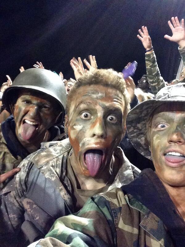 kevinthomasss's tweet photo. Happy birthday brotha 😝 your such a fool baggins #bifla #muffla #stinky http://t.co/dUvdINefzK