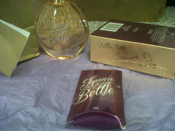 POTTER011's tweet photo. @Jeannieous @Forma_Cosmetics #beauty #makeupismagic. Your #Jeannieinabottle  fragrance !!!! http://t.co/Atx3jCF4hZ